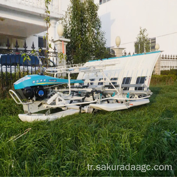 Yüksek performanslı pirinç transplanter.